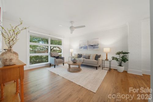 4583 Woodlark Ln, Charlotte, NC, 28211-1953 | Card Image