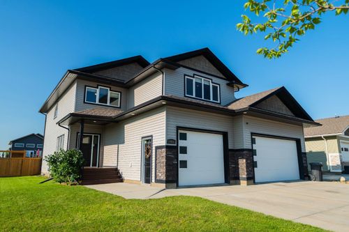 10632 154a Ave, Grande Prairie, AB, T8X0M1 | Card Image