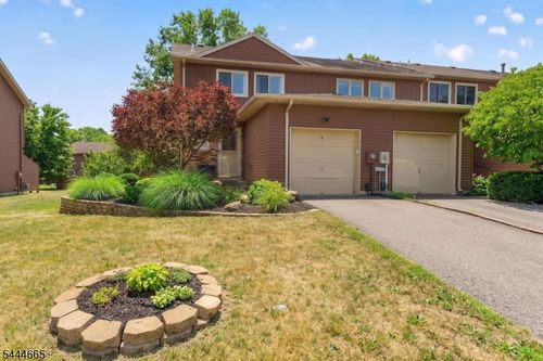 8 Saxonney Cir, Flemington, NJ, 08822-6802 | Card Image