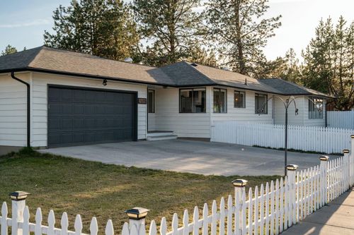 21315 Livingston Dr, Bend, OR, 97701-7405 | Card Image