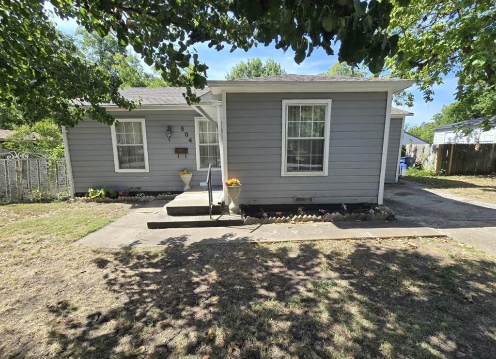 Chandler Dr, Garland, TX 75040