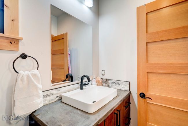 Upstairs Full Bath | Image 28