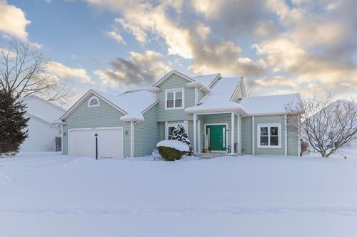 55566 Labrador Pointe Ct, Osceola, IN, 46561-8520 | Card Image