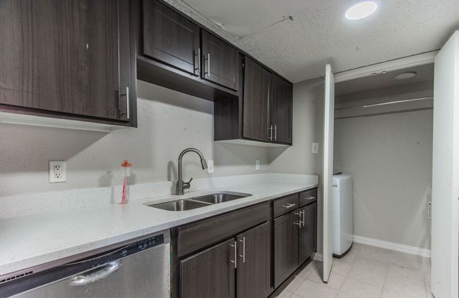 APT-212 - 919 S Weatherred Dr, Condo with 2 bedrooms, 2 bathrooms and null parking in Richardson TX | Image 11