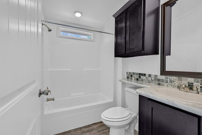 Guest full bath | Image 30
