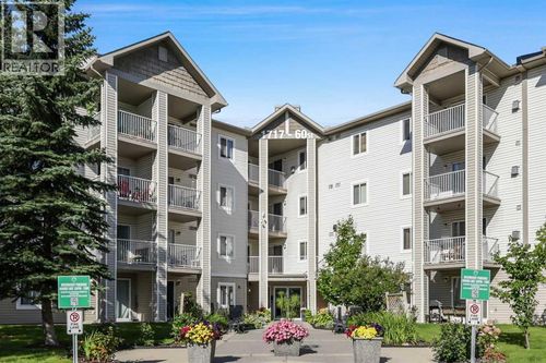 112-1717 60 St Se, Calgary, AB, T2A7Y7 | Card Image