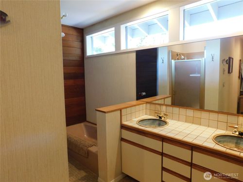 54 Cedar St, Friday Harbor, WA, 98250-9302 | Card Image