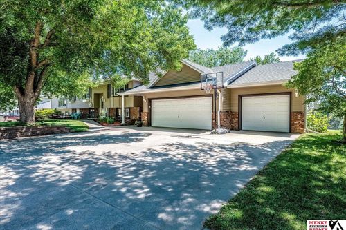 401 Maple Dr, Treynor, IA, 51575-7120 | Card Image