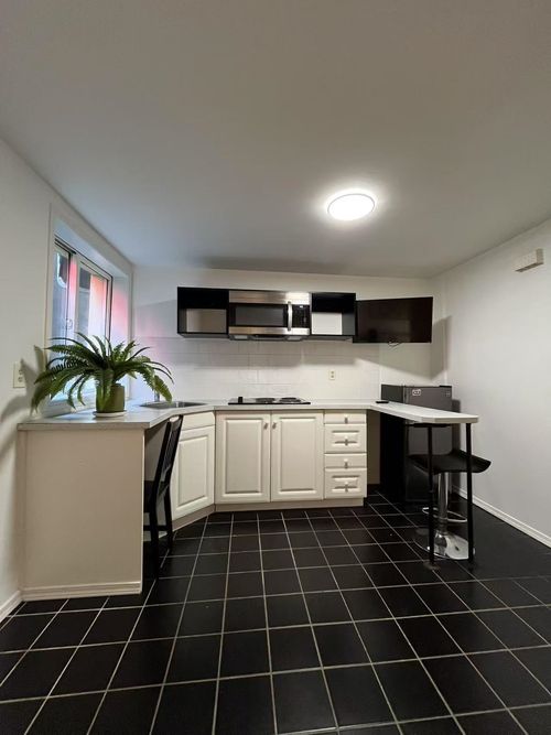 5-1517 Comox St, Vancouver, BC, V6G1P3 | Card Image