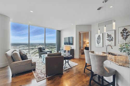 apt-2805-1301 Throckmorton St, Fort Worth, TX, 76102-6331 | Card Image