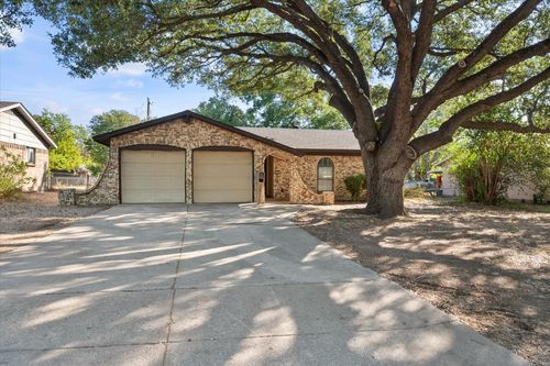 316 Nw Summercrest Blvd, Burleson, TX, 76028-4541 | Card Image
