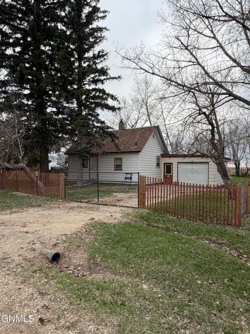 212 Pierce St, Noonan, ND, 58765-4014 | Card Image