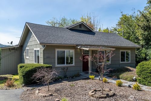 3805 Pacific Way, Longview, WA, 98632-5330 | Card Image