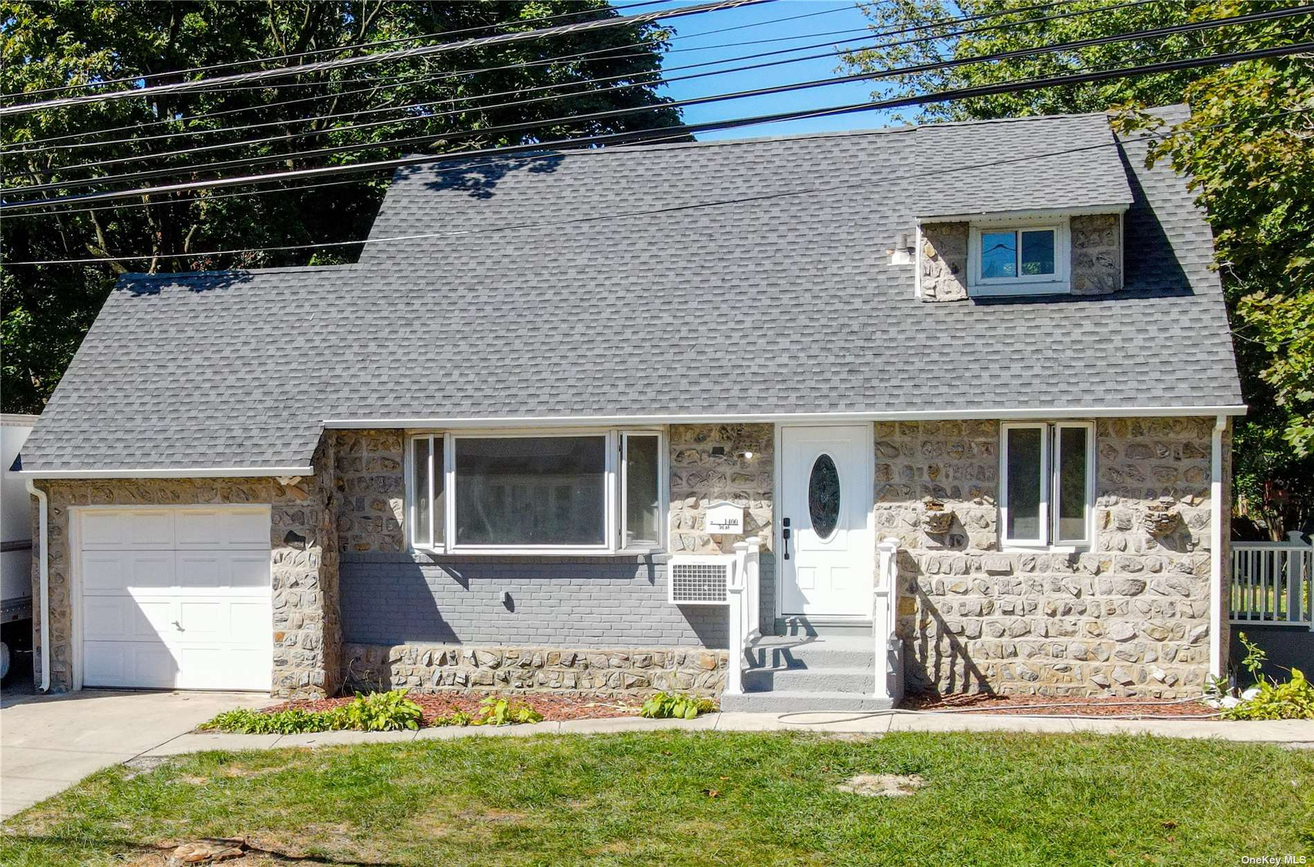3rd Ave, Bay Shore, NY 11706