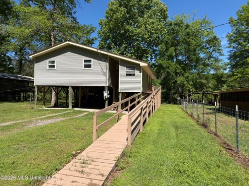 68 Oak Point Rd, Picayune, MS, 39466-9302 | Card Image