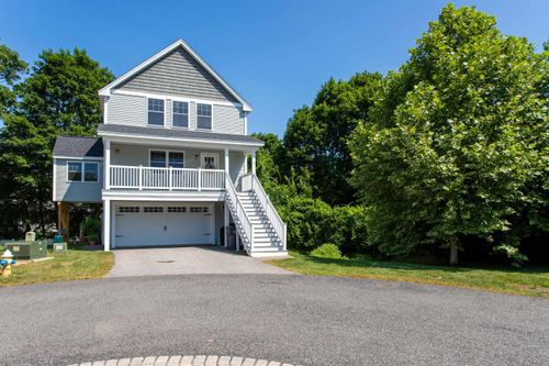 10 Charron Cir, Exeter, NH, 03833-1806 | Card Image