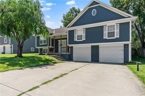 1615 Se Silkwood Ln, Lee's Summit, MO, 64063-6157 | Card Image