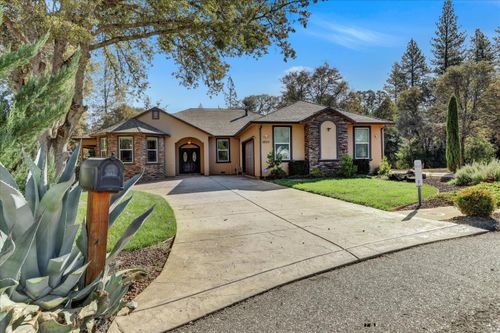 10111 Valley Oak Ct, Penn Valley, CA, 95946-9178 | Card Image