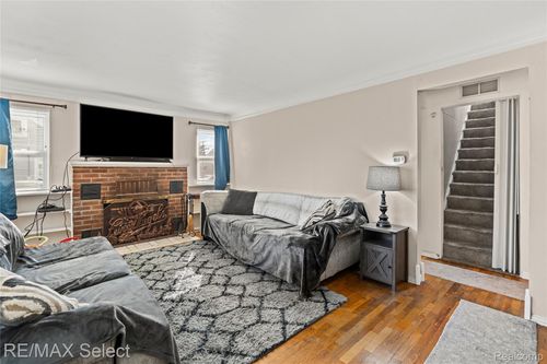 5050 Fairchild St, Swartz Creek, MI, 48473-1210 | Card Image