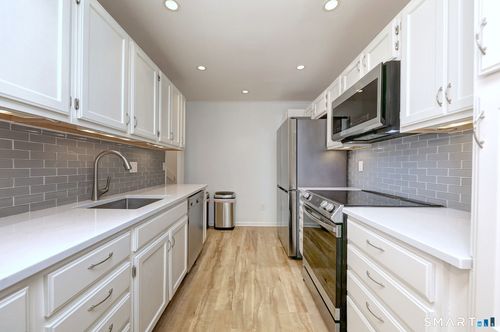 apt-107-105 Harbor Dr, Stamford, CT, 06902-7398 | Card Image