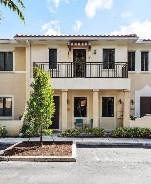 2611 Venetian Dr, Boynton Beach, FL, 33426-7475 | Card Image