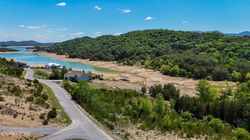 2 Emerald Pointe Blvd, Dandridge, TN, 37725 | Card Image