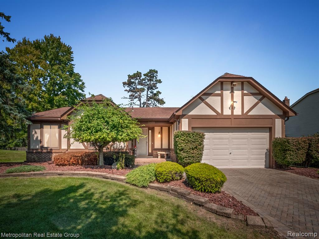 Hickory Grove Ln, Novi, MI 48375