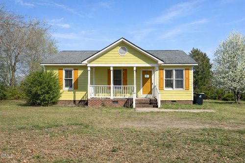 611 S Wakefield St, Zebulon, NC, 27597-2565 | Card Image