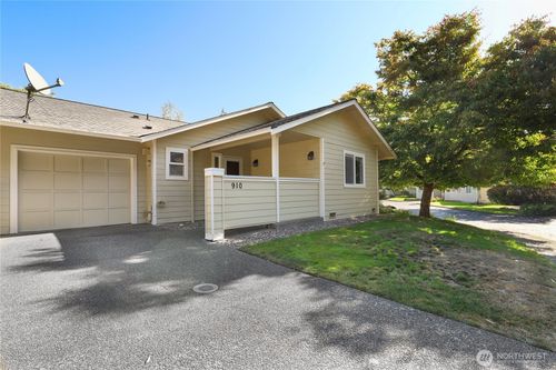 910 Nw Leisure Ln, Bremerton, WA, 98311-9048 | Card Image