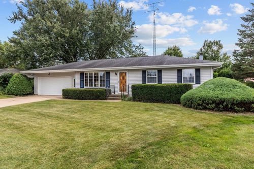 132 Oak Court, Berlin, WI, 54923 | Card Image