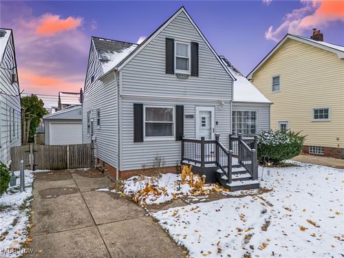 6701 Pelham Dr, Parma, OH, 44129-4537 | Card Image