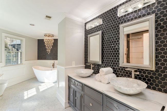 3 E High St, House other with 4 bedrooms, 5 bathrooms and 6 parking in Dartmouth MA | Image 20