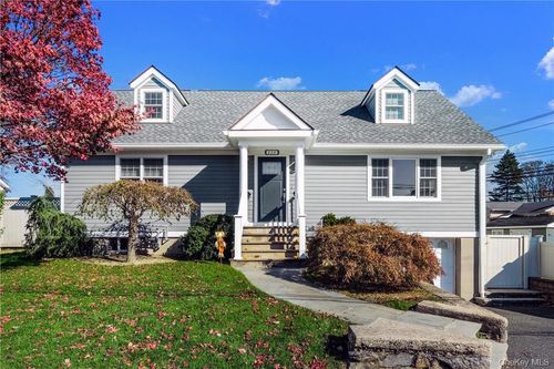 111 Frank Ave, Mamaroneck, NY, 10543-2809 | Card Image