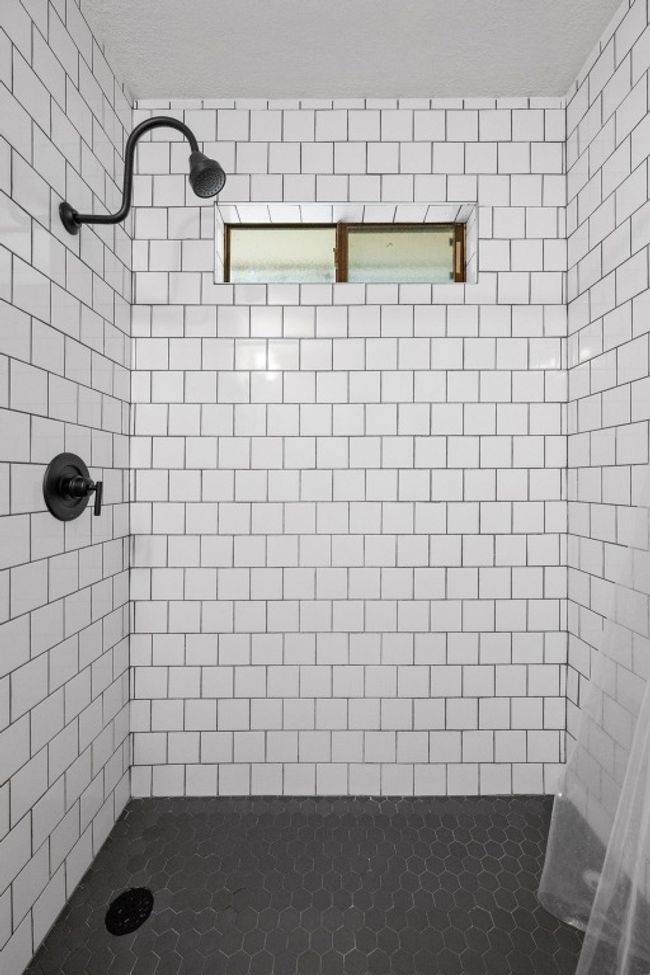 Bathroom 2 with tiled shower | Image 23