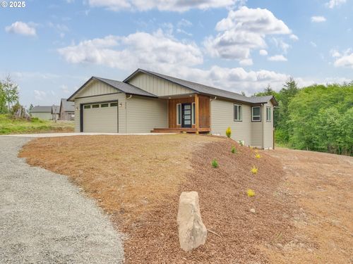 200 Red Hawk Dr, Castle Rock, WA, 98611-8068 | Card Image