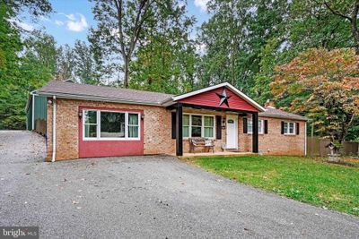 745 Jackson Square Road, House other with 3 bedrooms, 2 bathrooms and null parking in SPRING GROVE PA | Image 1