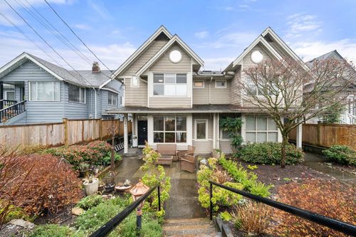 341 E 8th St, North Vancouver, BC, V7L1Z2 | Card Image