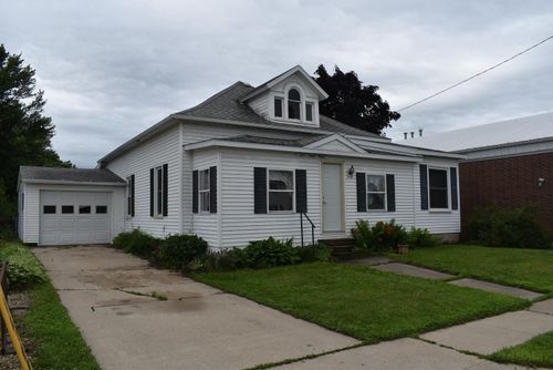 207 W Main St, Riceville, IA, 50466-7706 | Card Image