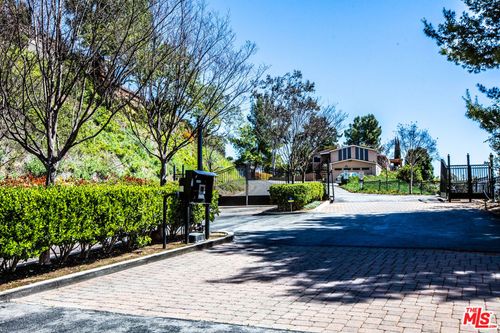 196 Cherokee, Topanga, CA, 90290-4419 | Card Image