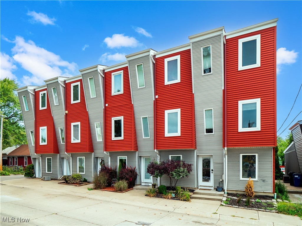 9th St, Cleveland, OH 44113