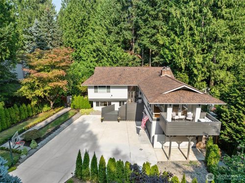 2202 Sahalee Dr E, Sammamish, WA, 98074-6318 | Card Image