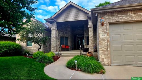 819 S Country Club Ave, York, NE, 68467-4033 | Card Image