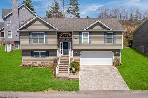 160 Auburn Dr, Morgantown, WV, 26501-2704 | Card Image