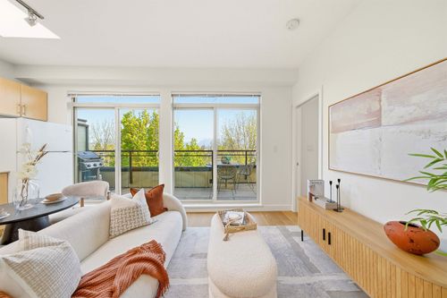 ph17-688 E 17th Ave, Vancouver, BC, V5V0A8 | Card Image