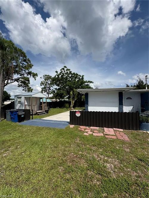 1338 Old Bridge Rd, NORTH FORT MYERS, FL, 33917-4139 | Card Image