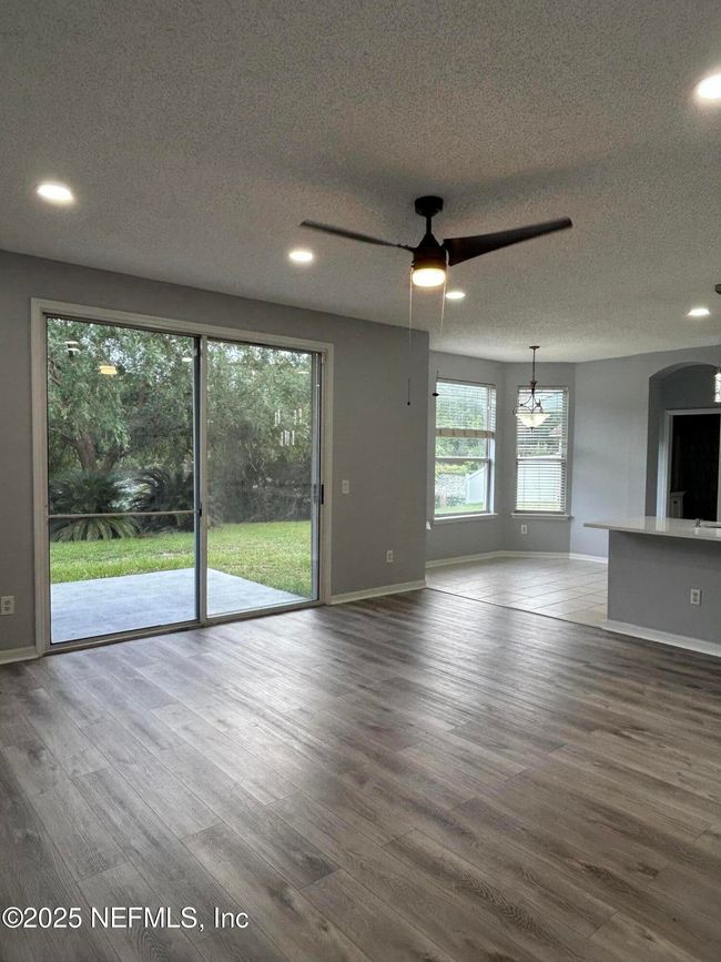 10258 Meadow Pointe Dr, House other with 4 bedrooms, 3 bathrooms and null parking in JACKSONVILLE FL | Image 4