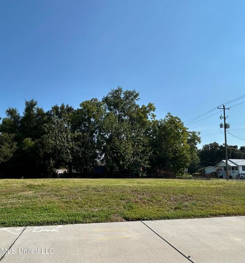 1067 Division St, Biloxi, MS, 39530-2934 | Card Image
