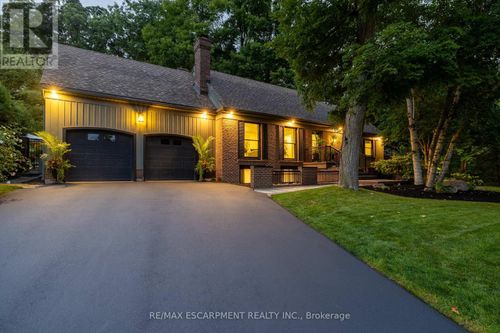 2129 Highview Dr, Burlington, ON, L7P0P2 | Card Image