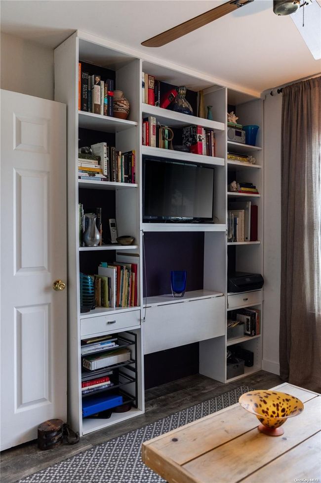 Built In Shelving Guest Room | Image 9
