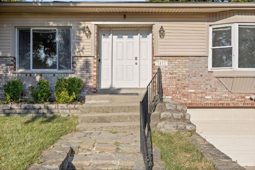 7871 Glenorchard Dr, Cincinnati, OH, 45237-1001 | Card Image